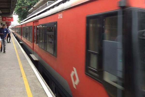 Manutenção da tarifa da CPTM e do Metrô não aumentou número de passageiros