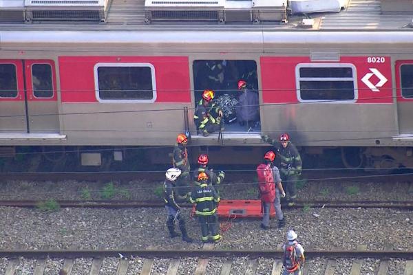 Passageiro cai do teto do trem da CPTM