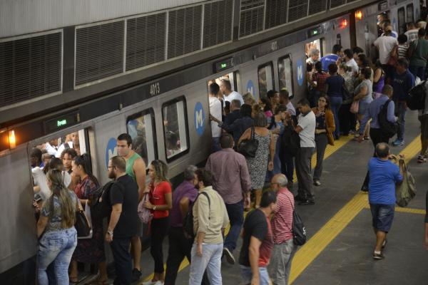 CPTM e Metrô de SP usam agentes contra assédio sexual