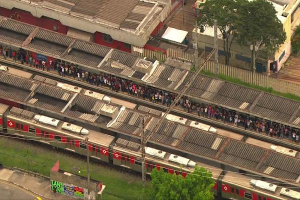 Problema no sistema de energia afeta Linha 8-Diamante da CPTM