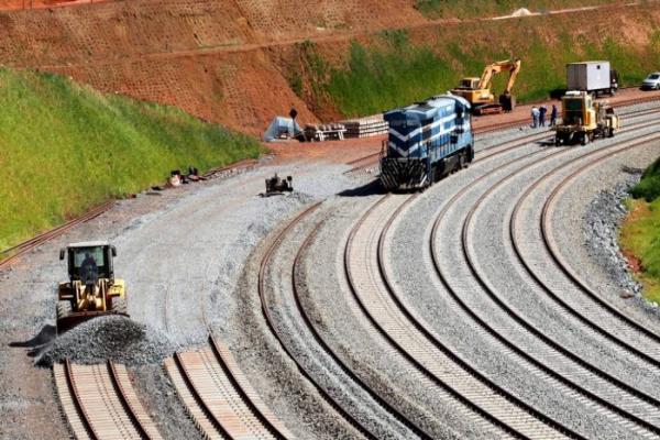 Ferrovia Norte-Sul e Ferrogrão hoje não são atrativas, diz CEO da Rumo