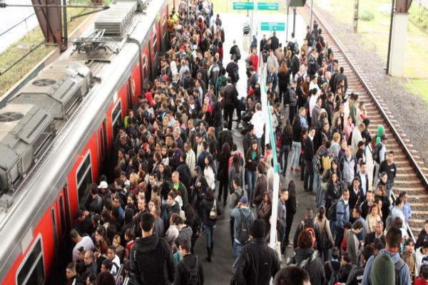 Metrô e CPTM transportaram 40 milhões de passageiros a menos nos dias úteis de 2016
