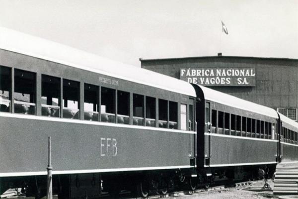 Primeira fábrica de vagões completa 75 anos, resistindo à crises com inovação