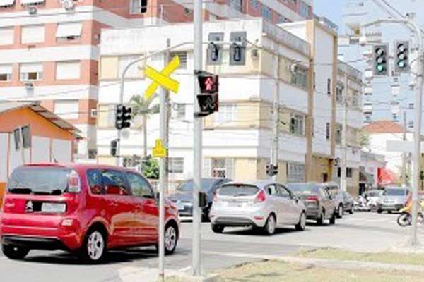 Semáforos do VLT geram dúvidas no bairro Marapé