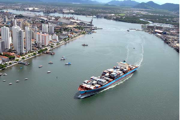  Maré alta fecha o Porto de Santos e paralisa balsas
