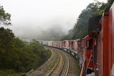 Malha ferroviária recebe poucos investimentos e empresários optam por transporte rodoviário