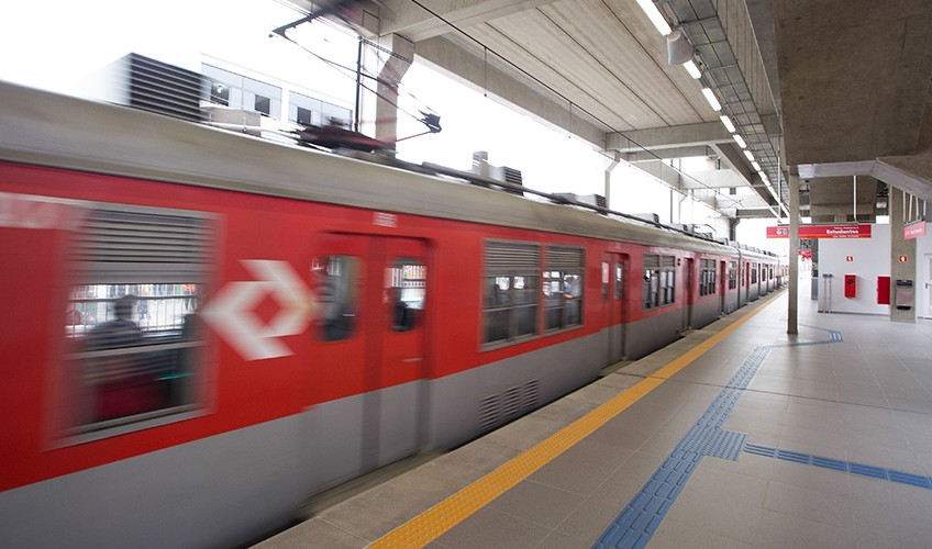 Seis meses após incêndio, Expresso Leste da CPTM volta a operar até Mogi