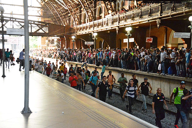 Metrô de SP tem uma falha grave a cada três dias, já a CPTM registra uma paralisação a cada quase duas semanas neste ano