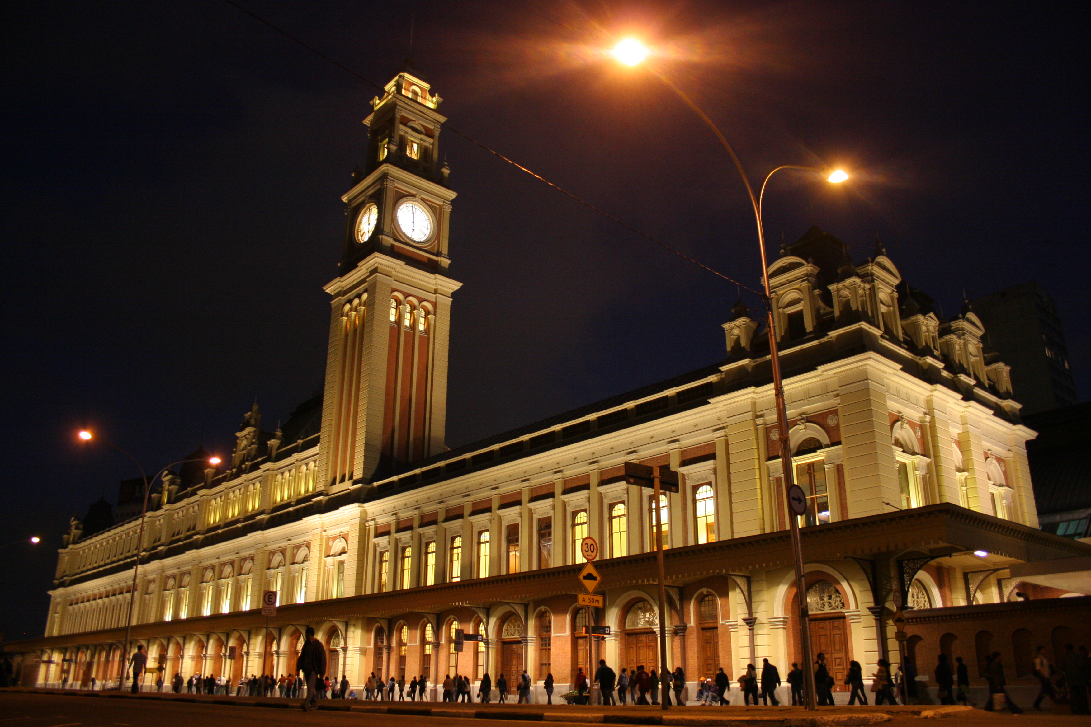 Funcionamento ininterrupto de metrôs e trens metropolitanos gera polêmica
