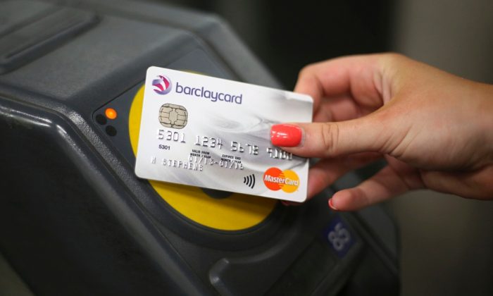 Cartão Mastercard começa a ser aceito em trens e ônibus brasileiros