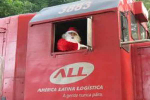 Papai Noel deixa trenó e vai de trem para Aquidauana