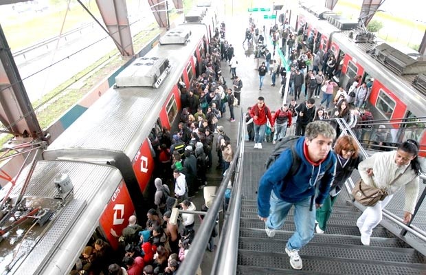 Alckmin negocia privatizar linhas nobres de trens de São Paulo.