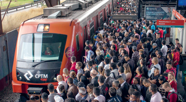 CPTM terá que indenizar passageiro por danos morais por trem lotado